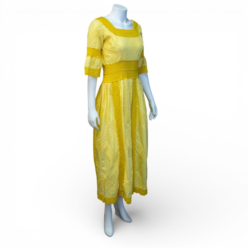 Vintage 1970s Mexican Yellow Pintucked Cotton Dress with Crochet Lace * Medium - Picture 11 of 13
